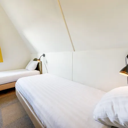 赞德沃特海滩中心公园酒店 假日公园 4*