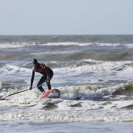 赞德沃特海滩中心公园酒店 4*