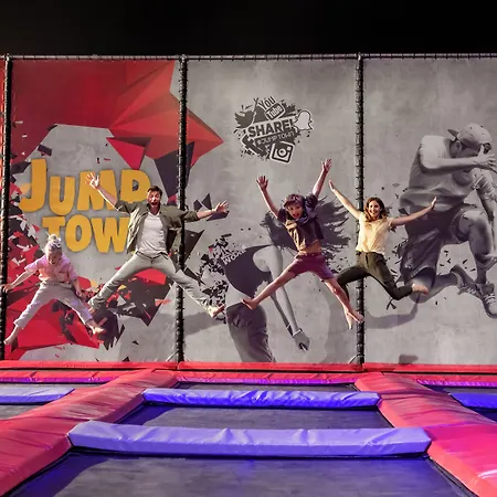 赞德沃特海滩中心公园酒店 4*