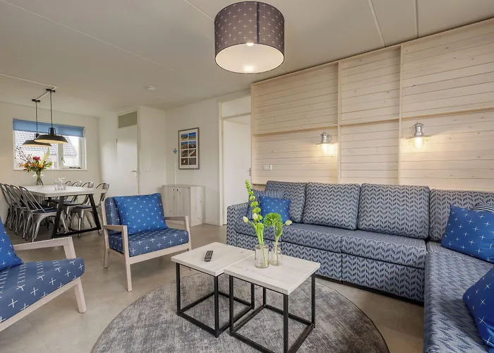 赞德沃特海滩中心公园酒店 4*